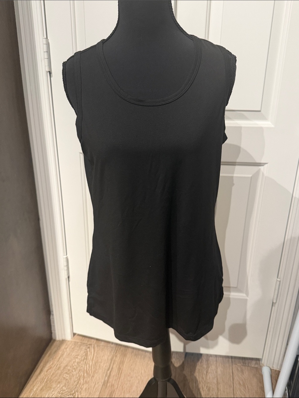 32 Degrees Black Sleeveless Scoop Neck Tank (SR)